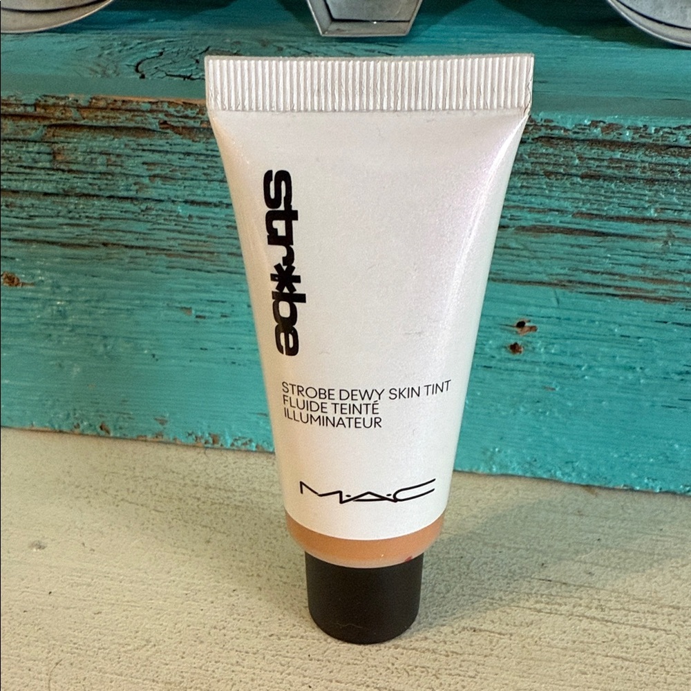 MAC Cosmetics Strobe Dewy Skin Tint Moisturizer - Medium 3